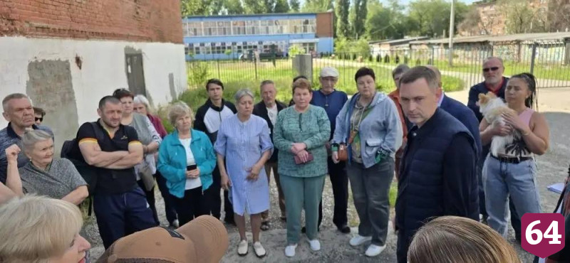 В Энгельсе продолжат осушать затопленные из-за обрушения коллектора подвалы